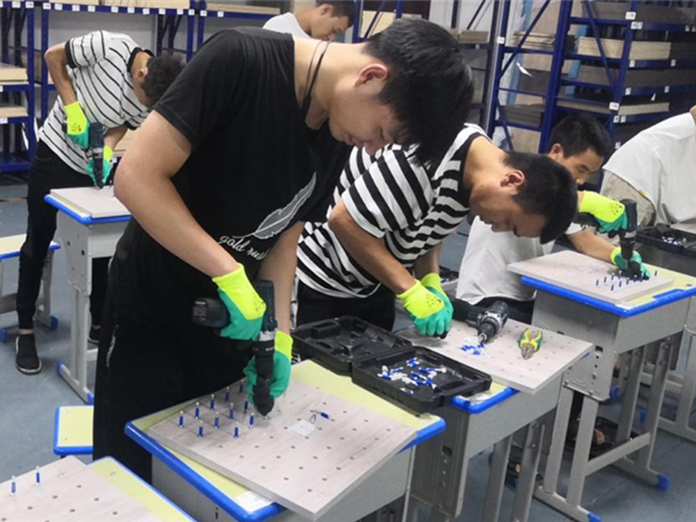 家具安装班 五金安装