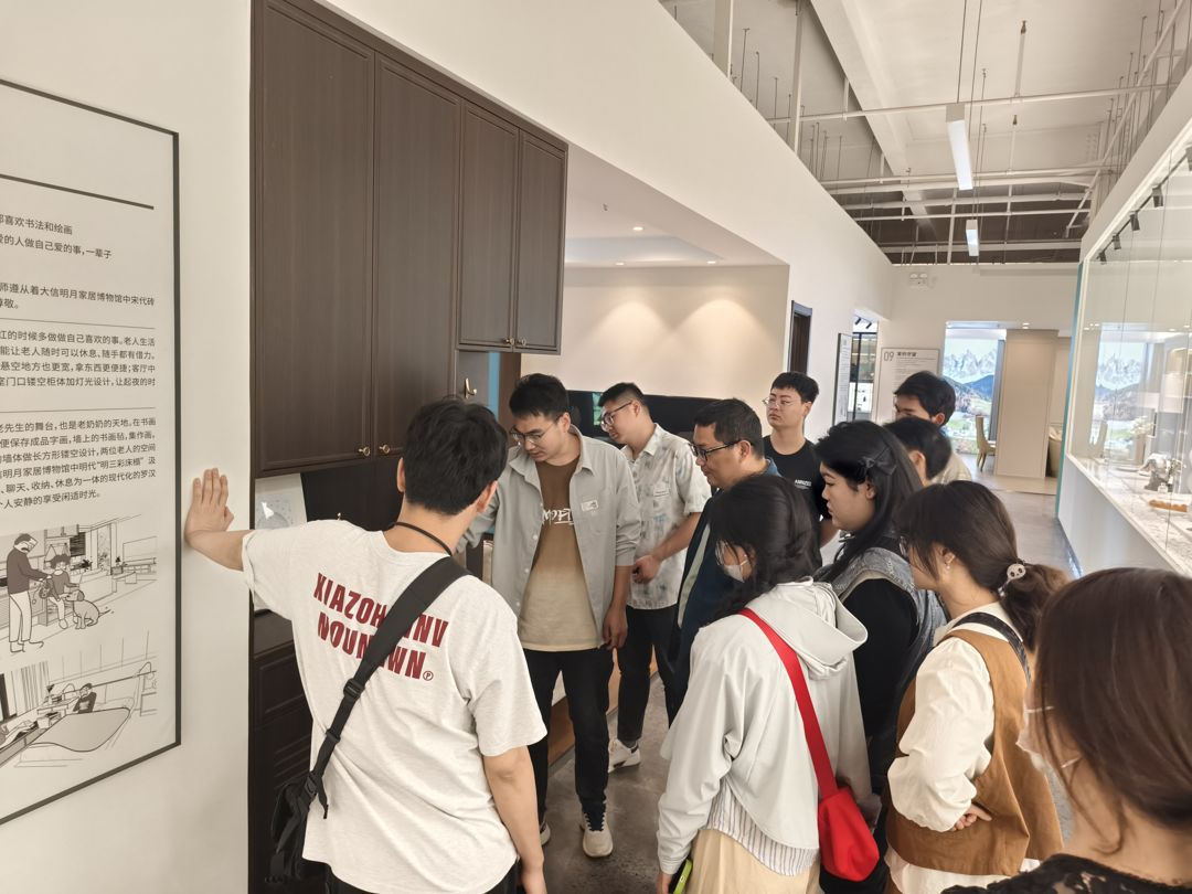 家具拆单设计班学员参观大信博物馆