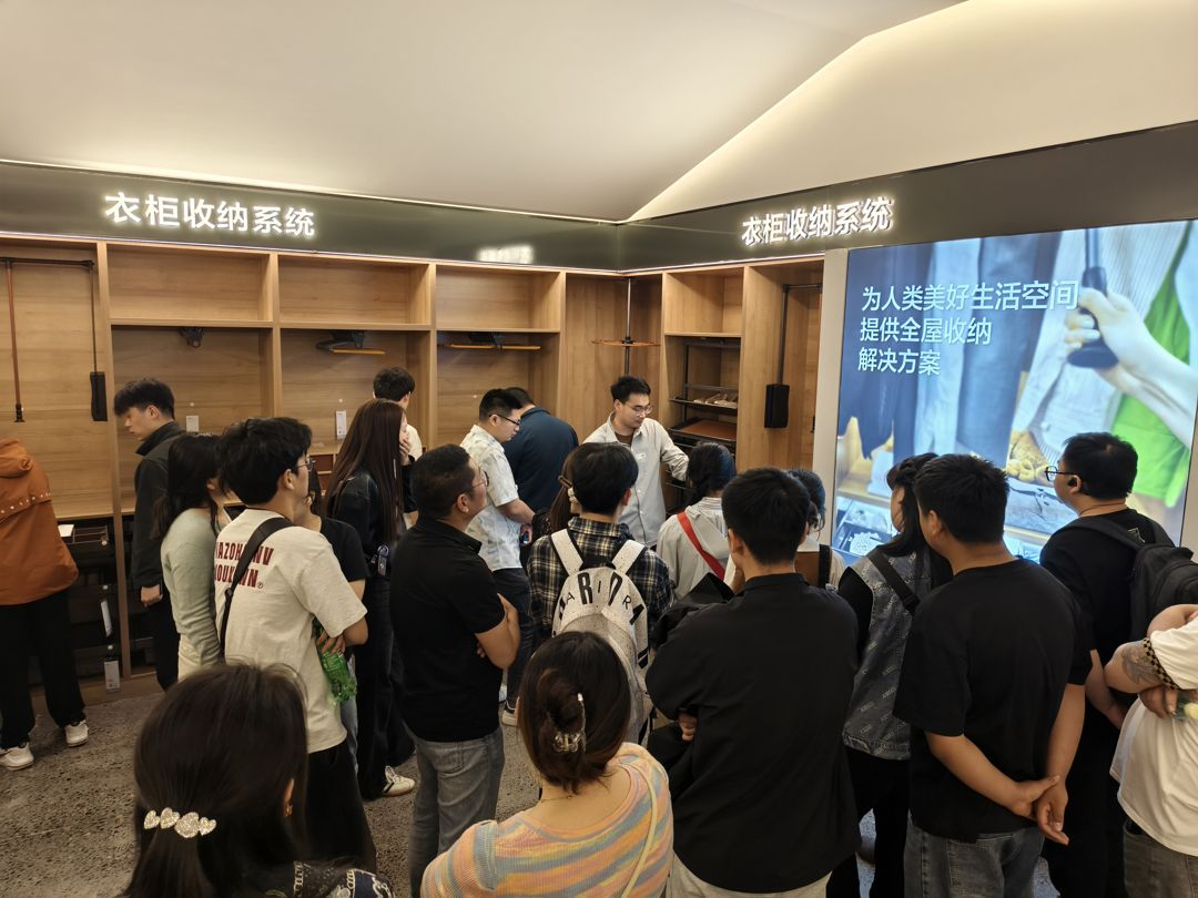 家具拆单设计班学员参观大信博物馆